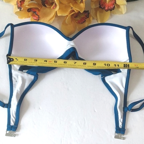 AQUA BLUE CUT-OUT TWIST FRONT BIKINI TOP  SIZE SMALL NWOT - Picture 10 of 11